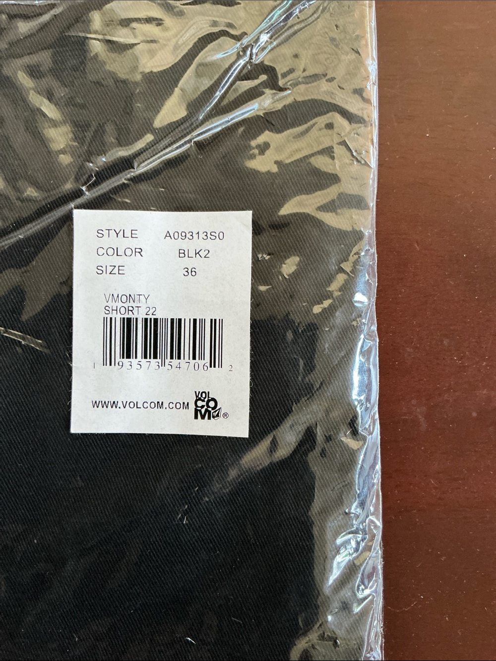 Volcom shorts - Picture 3 of 3